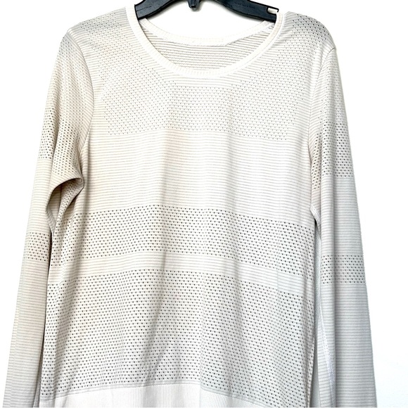 Lululemon Breeze By Long Sleeve Heathered White (Cream)- Size  2/4 (Small) - Picture 4 of 11